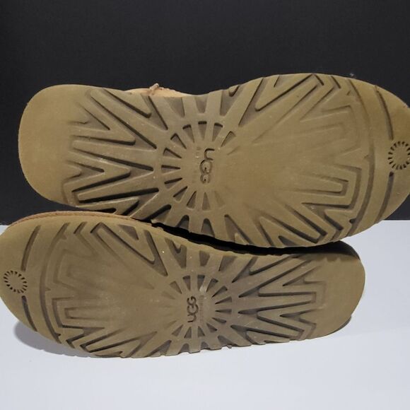 Ugg Short Tan / Caramel Colored Winter Boots - Picture 10 of 13